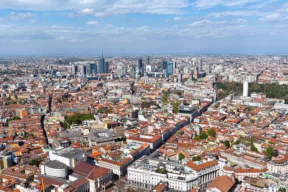 Pro e contro di vivere in città: tutti i pregi e i difetti della vita urbana