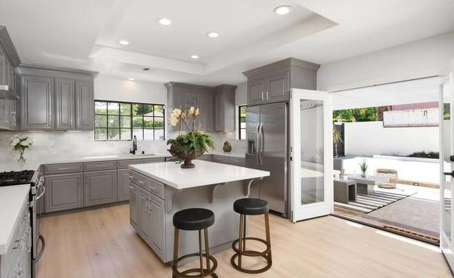 jlo encino 5 1