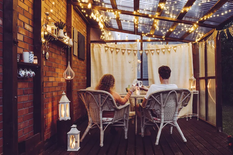 Come arredare il balcone o il terrazzo con le giuste luci da esterno