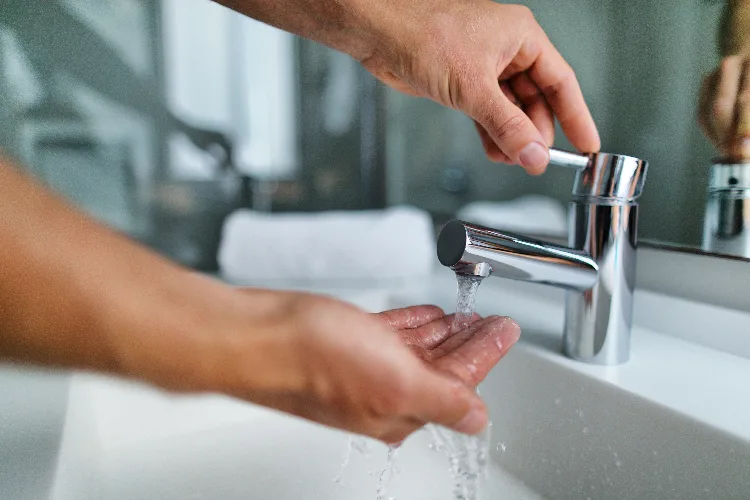 Durezza dell’acqua, ecco cos’è, come si misura e i rimedi contro il calcare