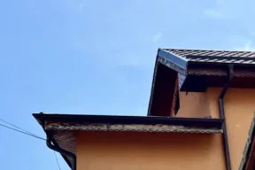 Cattivi odori dagli scarichi condominiali: quando si può chiedere il risarcimento