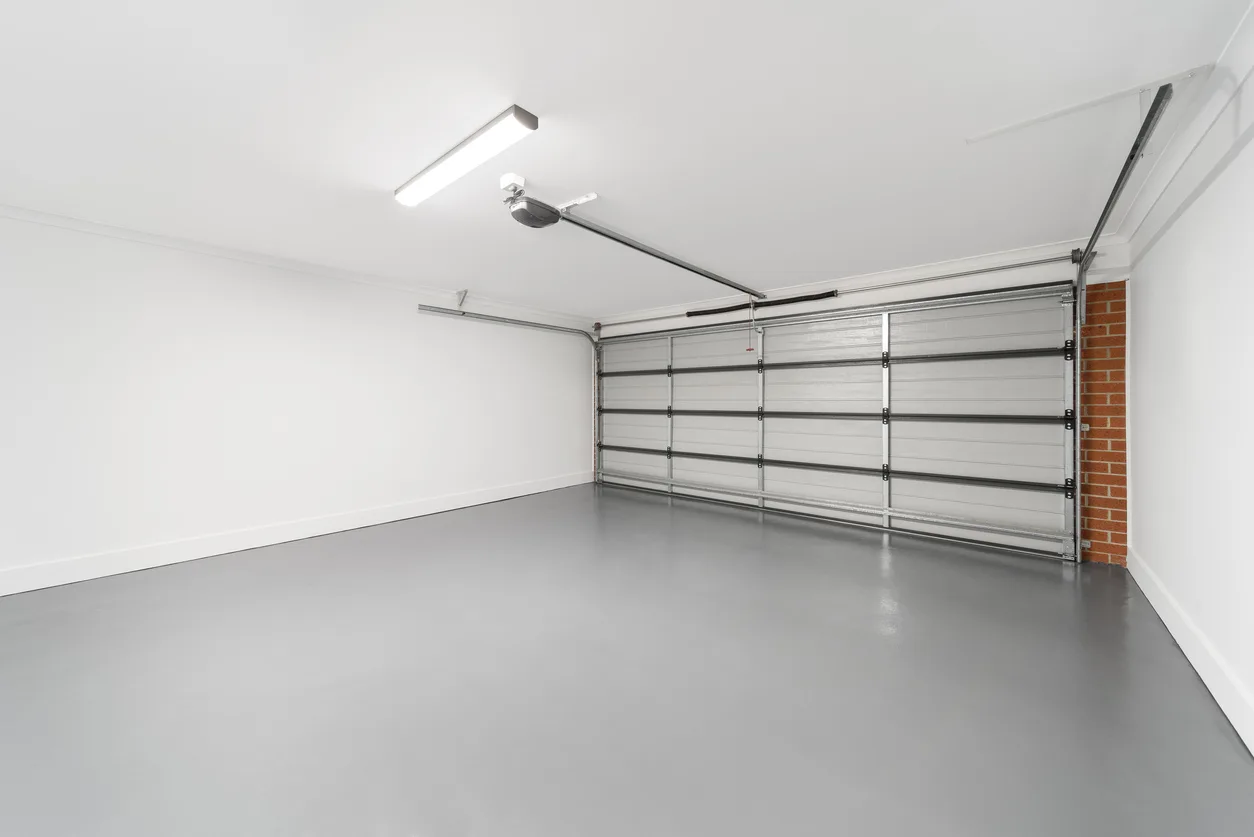 Cantine e garage trasformati in abitazione: quando scatta la demolizione?