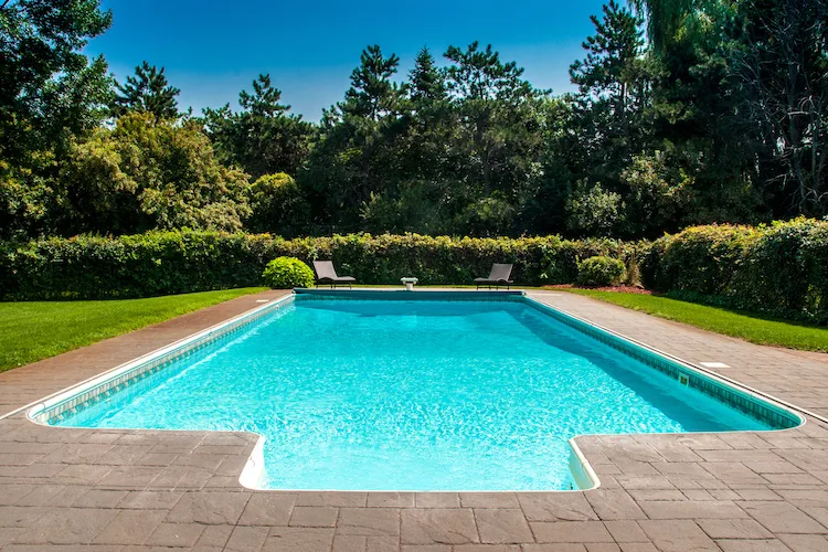 Bisogna pagare una tassa di lusso sulla piscina?