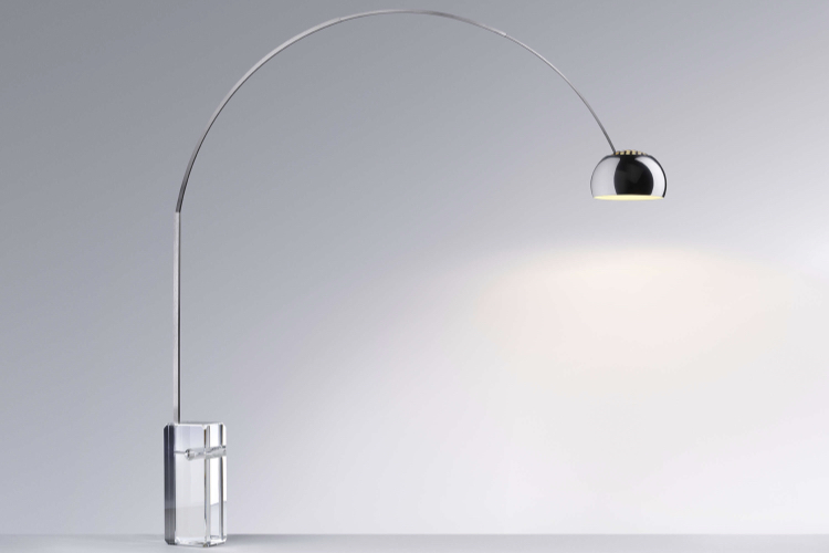 Come nasce la lampada Arco dei Fratelli Castiglioni? La sua storia e com'è fatta FlosLEcristallo.001