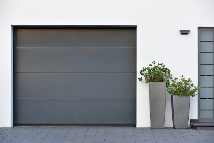 Come arredare in maniera efficace il garage di casa?