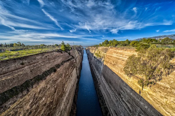 Il canale di Corinto, una storia di 2500 anni (di lavori)