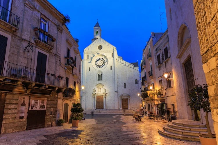 Cosa fare e vedere a Bari Vecchia? Quanto costa vivere nel centro storico?