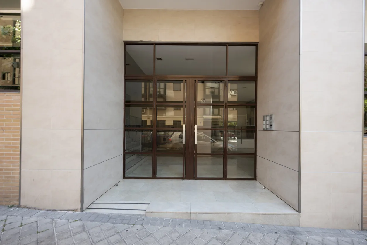 Il portiere di condominio: in cosa consiste il suo ruolo e quali sono le sue responsabilità?