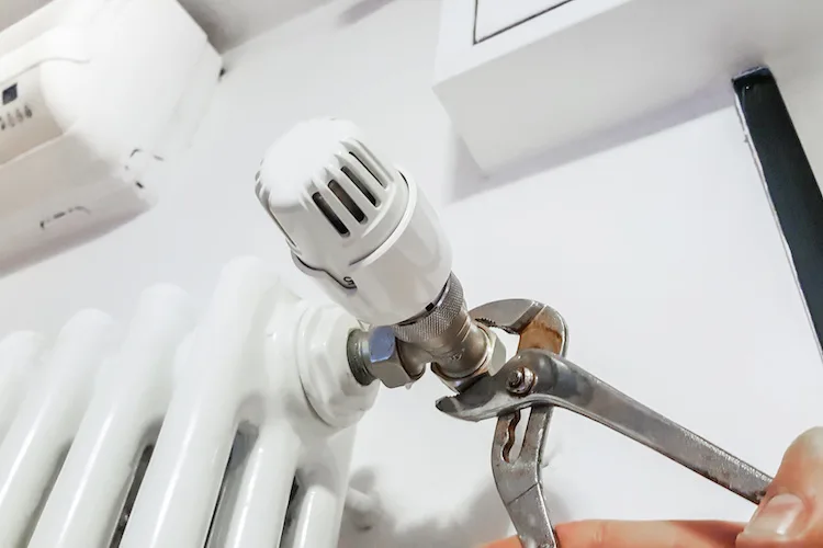 Termosifone che fa uno strano rumore: che fare?