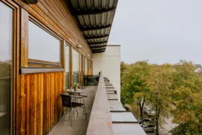 balcone lungo e stretto