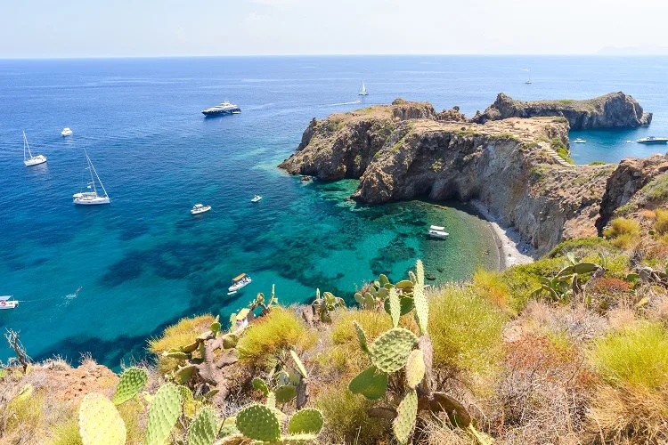Alla scoperta di Panarea, la più piccola delle Eolie