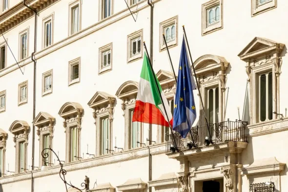Affitti brevi, tutto fermo braccio di ferro tra Salvini (proprietari) e Santanché (albergatori)