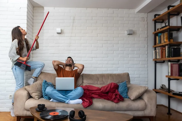 Musica alta in condominio: gli orari da rispettare e cosa si rischia