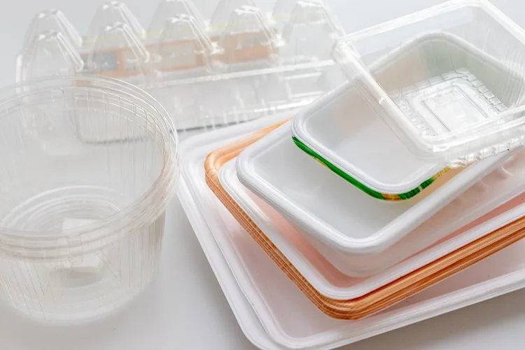 Come riutilizzare le vaschette di plastica: tante idee per un riciclo creativo