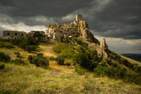 Halloween tutto l'anno quanto costa una casa vicino a un borgo fantasma