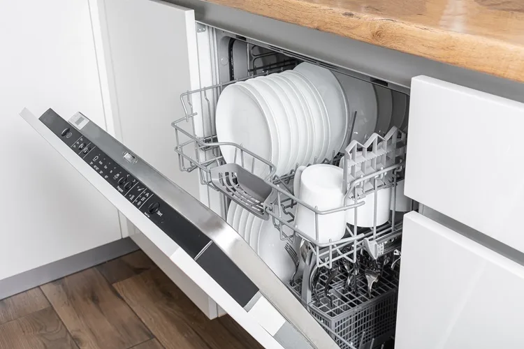 Ogni quanto fare la pulizia profonda della lavastoviglie?