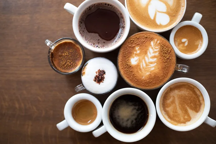Come togliere le macchie di caffè e tè dalle tazze con metodi naturali
