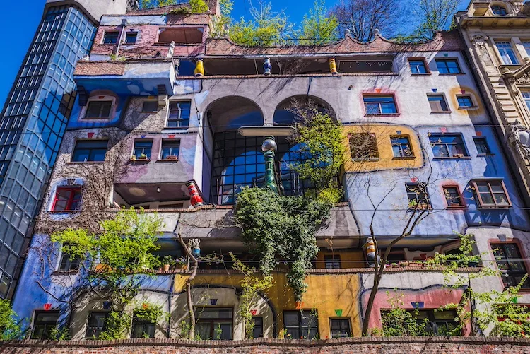 Alla scoperta di Hundertwasserhaus, le coloratissime case popolari di Vienna