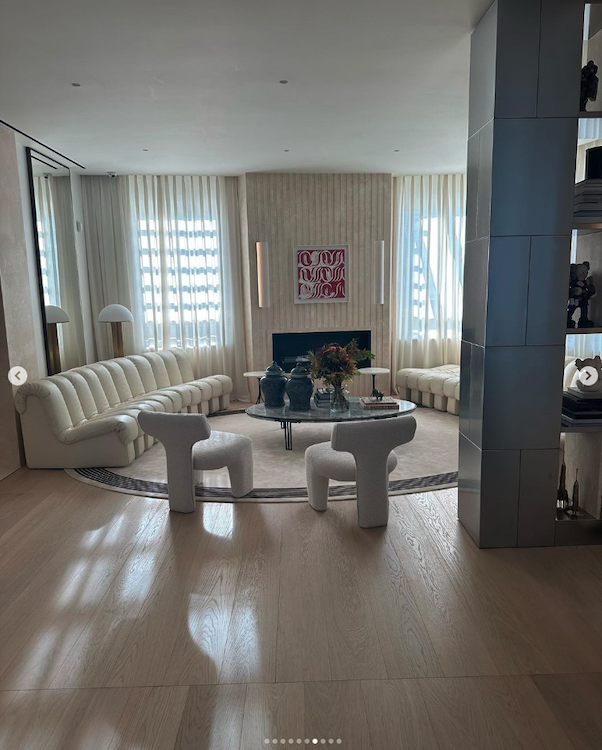 Di che marca è e quanto costa il divano di Chiara Ferragni nella nuova casa Unaltra foto del divano