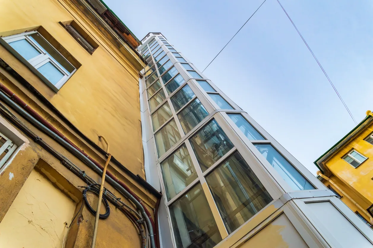 Installazione di un ascensore in condominio: cosa prevede la legge 104?