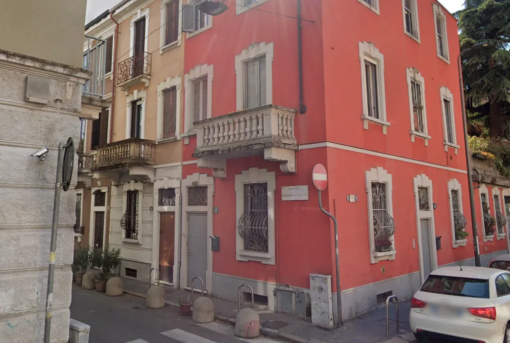 La Milano che non ti aspetti: le case colorate di via Bassano del Grappa