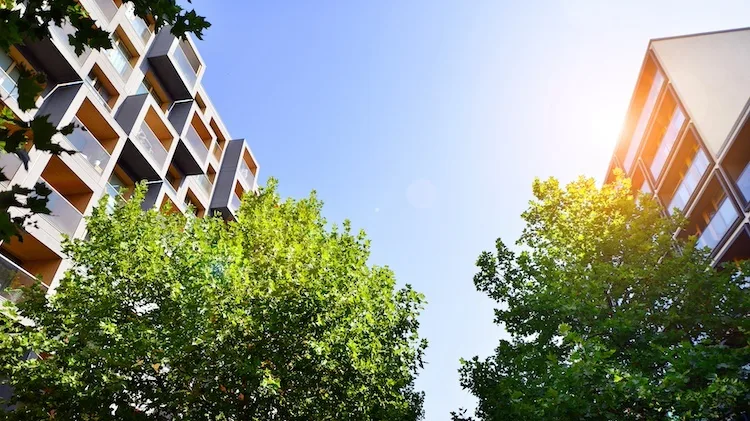 Ampliamento di un appartamento in una zona vincolata: perché è impossibile chiedere la sanatoria?