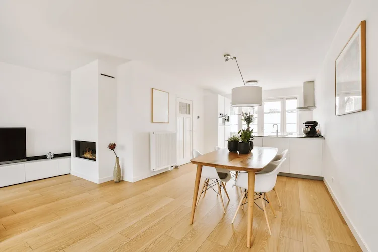Quali mobili abbinare al parquet chiaro?