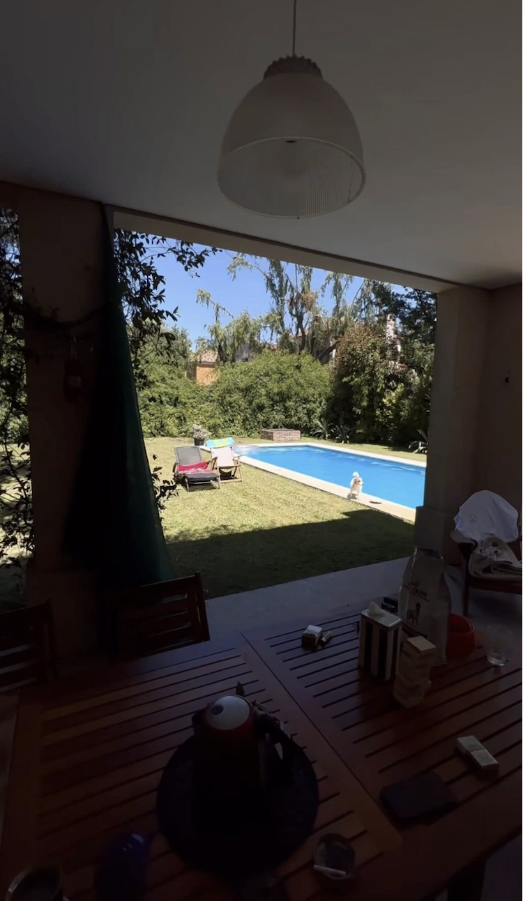 Com'è fatta e dove si trova la casa di Belén Rodriguez in Argentina piscina