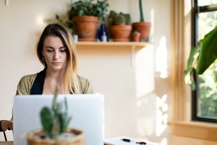 Come realizzare una postazione smart working a scomparsa in casa