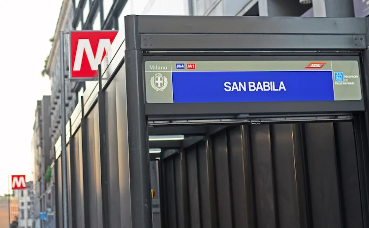 A che ora chiude la metro M4 a Milano? Ora anche la blu sarà aperta fino a mezzanotte e mezza