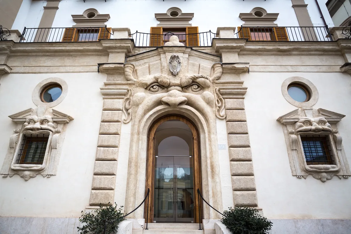 Alla scoperta di Palazzo Zuccari, la “casa dei mostri” di Roma