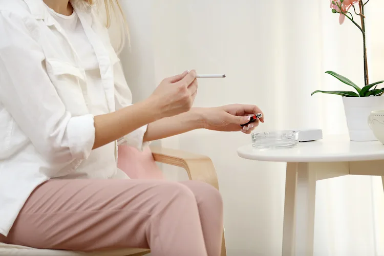 Come eliminare l’odore di fumo di sigaretta in casa