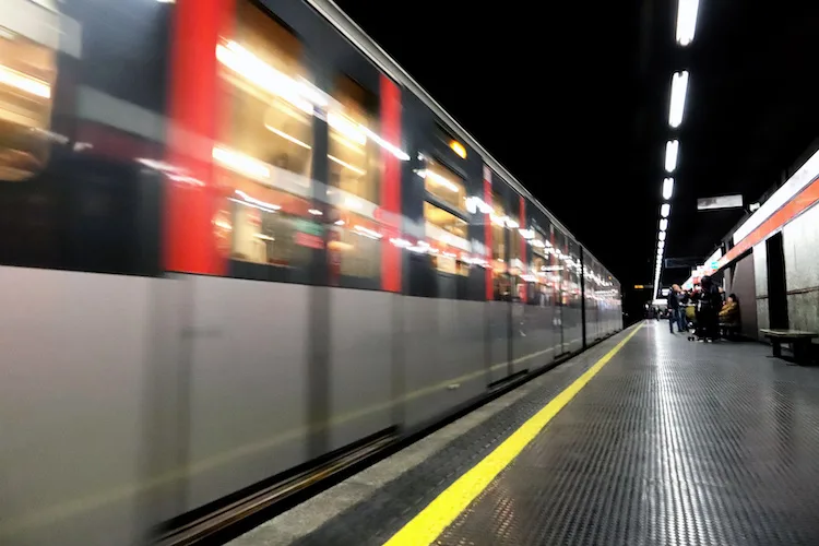 La M1 di Milano arriverà fino a Baggio: tre nuove fermate per la metro rossa
