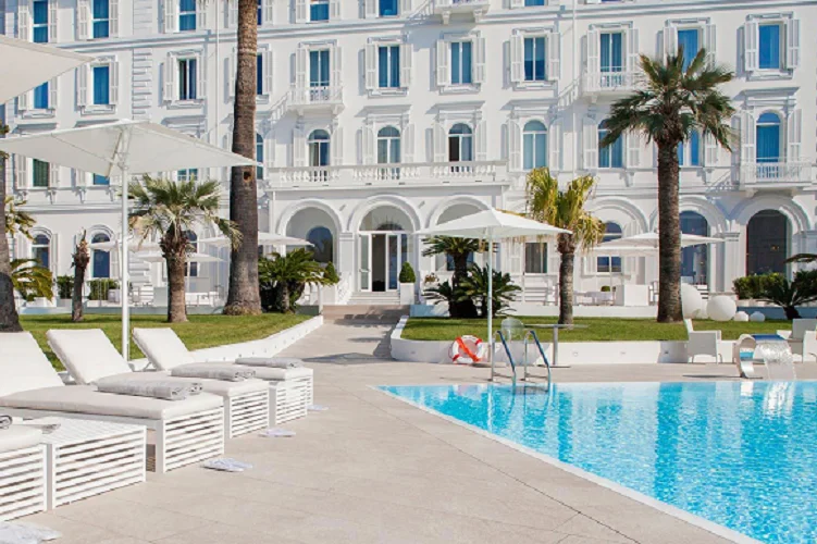 Quali sono gli alberghi più famosi di Sanremo? E quanto costa un alloggio durante il Festival?