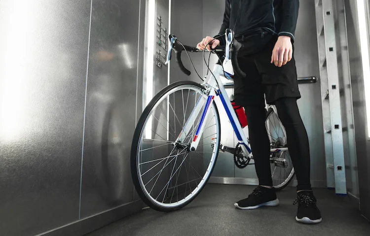 Si può portare la bicicletta in ascensore in condominio?