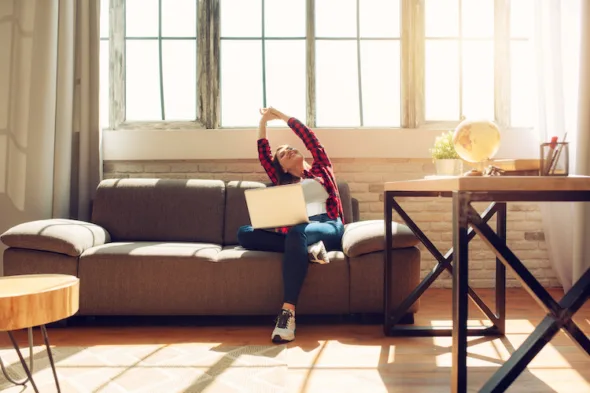 Smart working, meglio lavorare al computer in casa con la luce accesa o ...