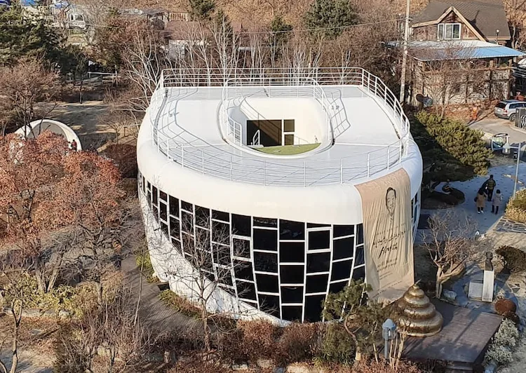 Toilet House, la casa a forma di WC in Corea del Sud