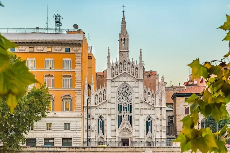 A Roma c’è un piccolo “Duomo di Milano”: tutto sulla Chiesa del Sacro Cuore del Suffragio