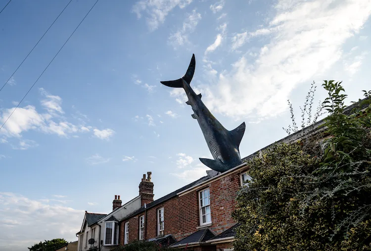 The Headington Shark, la casa con uno squalo (finto) incastrato nel tetto