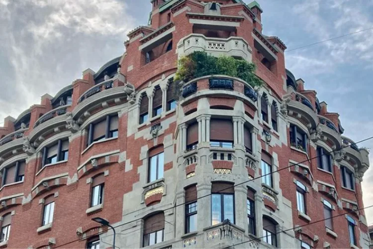 Casa Felisari o Palazzo Pathé, storia di uno degli edifici più misteriosi di Milano 