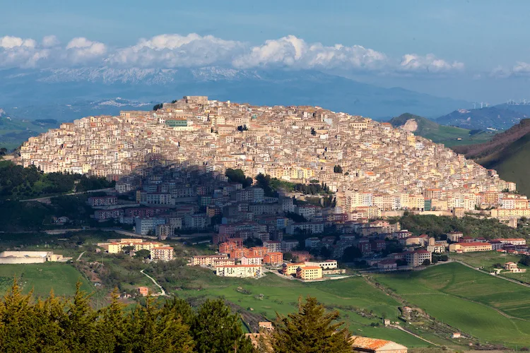 In Sicilia c’è un borgo a forma di tartaruga: alla scoperta di Gangi
