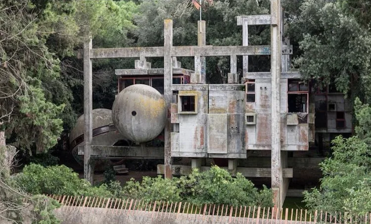 Casa Albero, l’edificio sperimentale di Fregene: com’è fatta e come visitarla
