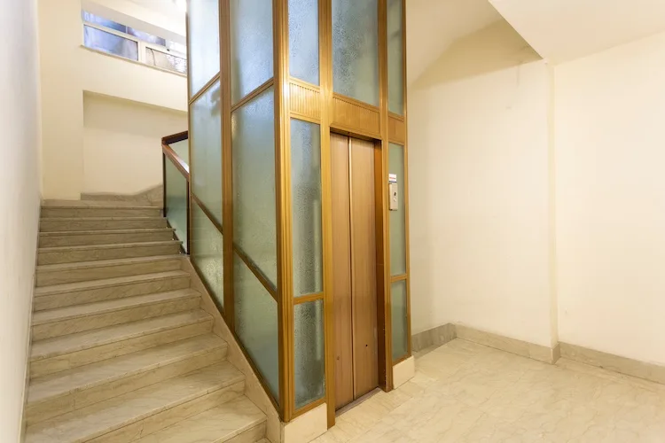 Cosa si può mettere sulle scale condominiali?