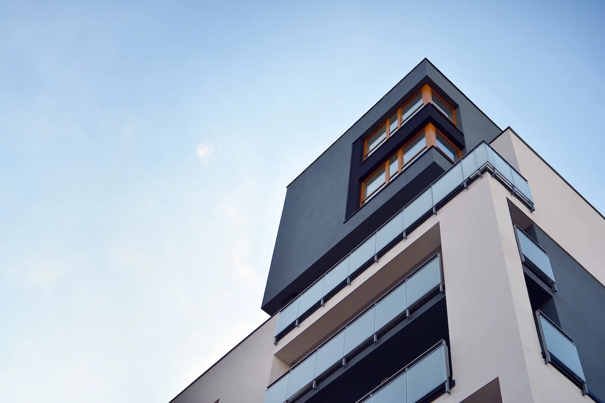 Attività illecite in condominio, quali sono i doveri dell’amministratore?