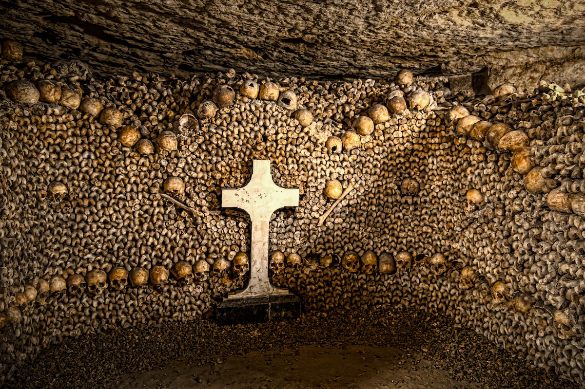 Catacombe di Parigi, un labirinto inaccessibile nel cuore della Francia