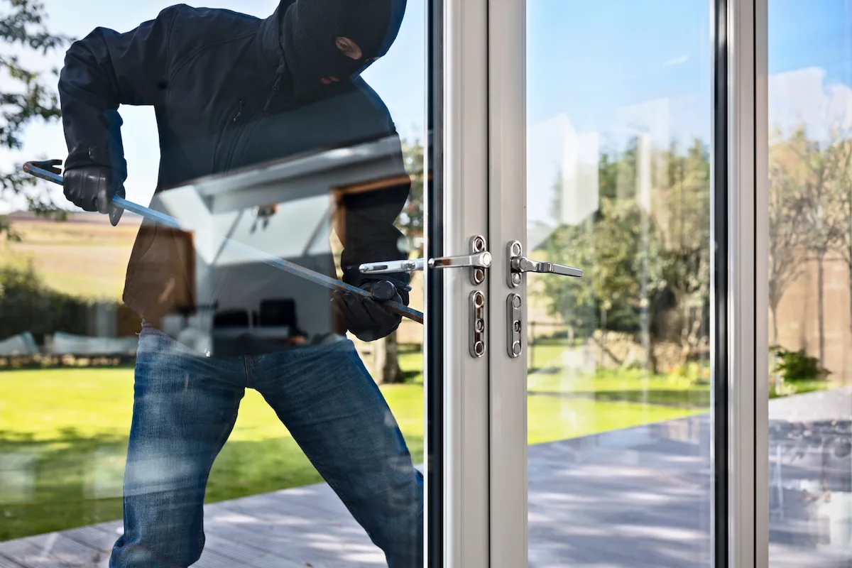 Come mettere in sicurezza una casa al piano terra e difendersi dai ladri