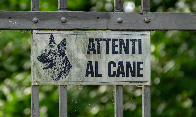Il cartello “Attenti al cane” è obbligatorio?