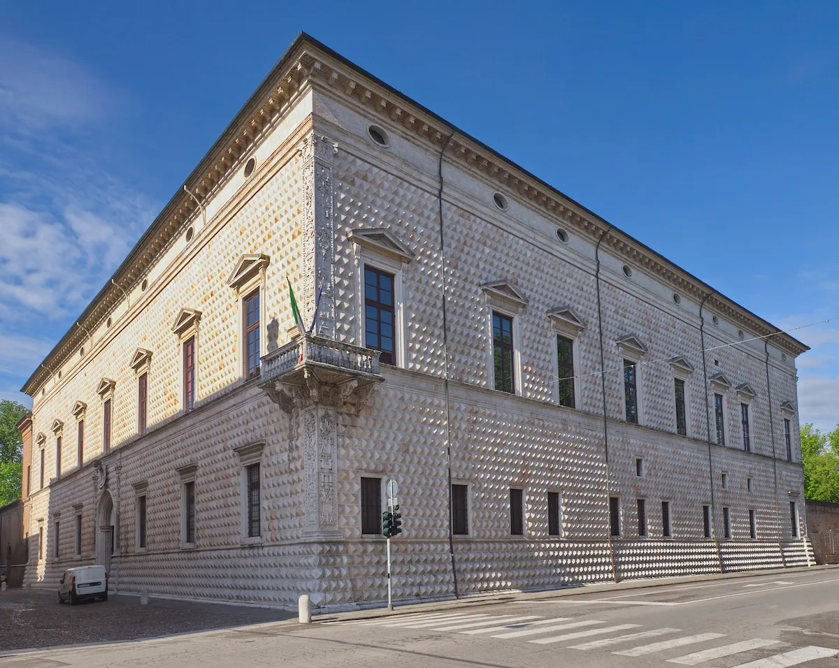 Perché il Palazzo dei Diamanti di Ferrara si chiama così?