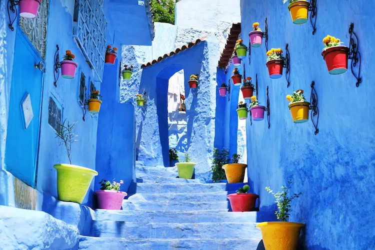 Perché la città di Chefchaouen in Marocco è tutta blu?