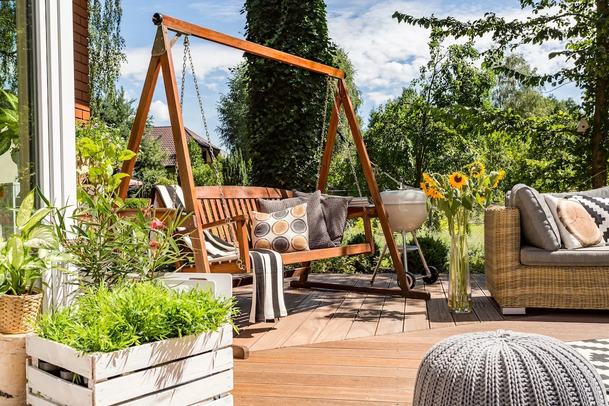 Giardino confinante con il vicino, ecco come arredarlo per salvaguardare la privacy